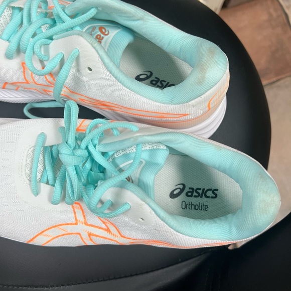 ASICS Women's Gel-Excite 10 size. Running Shoes - Picture 2 of 5